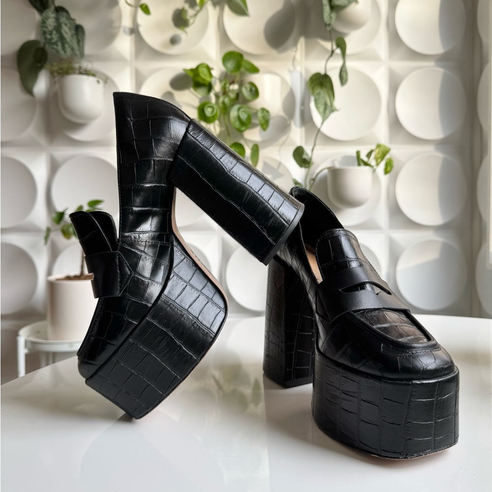 SOLD ON DEPOP 🌻 Schutz Black Crocodile Platform Loafers
